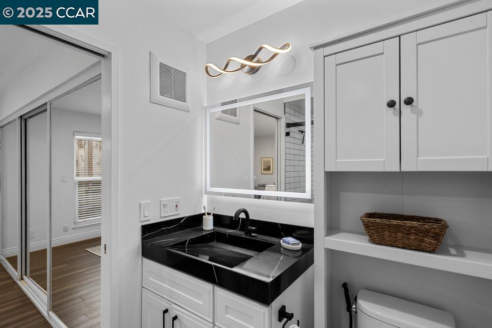 Detail Gallery Image 26 of 48 For 855 Portola Ave, Alameda,  CA 94501 - 2 Beds | 2 Baths