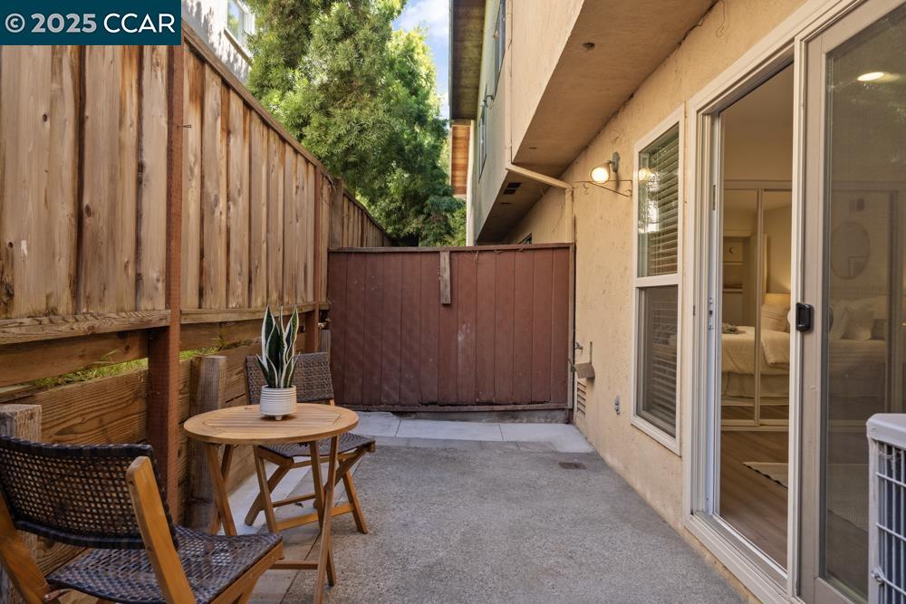 Detail Gallery Image 30 of 48 For 855 Portola Ave, Alameda,  CA 94501 - 2 Beds | 2 Baths