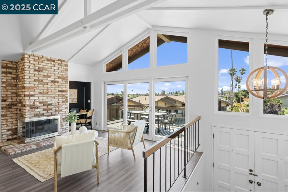 Detail Gallery Image 4 of 48 For 855 Portola Ave, Alameda,  CA 94501 - 2 Beds | 2 Baths