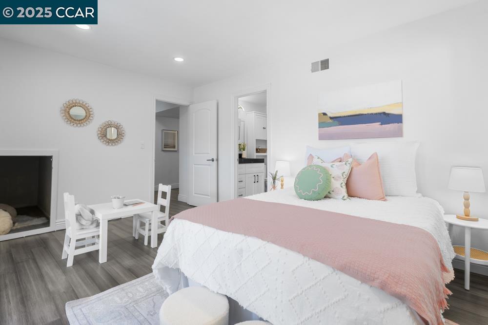 Detail Gallery Image 33 of 48 For 855 Portola Ave, Alameda,  CA 94501 - 2 Beds | 2 Baths