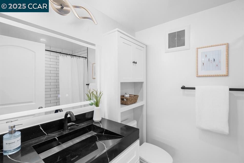 Detail Gallery Image 34 of 48 For 855 Portola Ave, Alameda,  CA 94501 - 2 Beds | 2 Baths