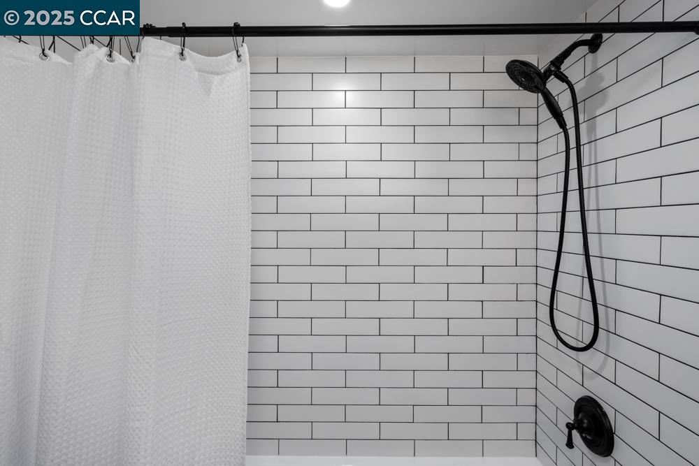 Detail Gallery Image 35 of 48 For 855 Portola Ave, Alameda,  CA 94501 - 2 Beds | 2 Baths