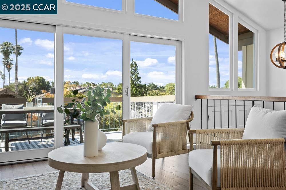 Detail Gallery Image 5 of 48 For 855 Portola Ave, Alameda,  CA 94501 - 2 Beds | 2 Baths