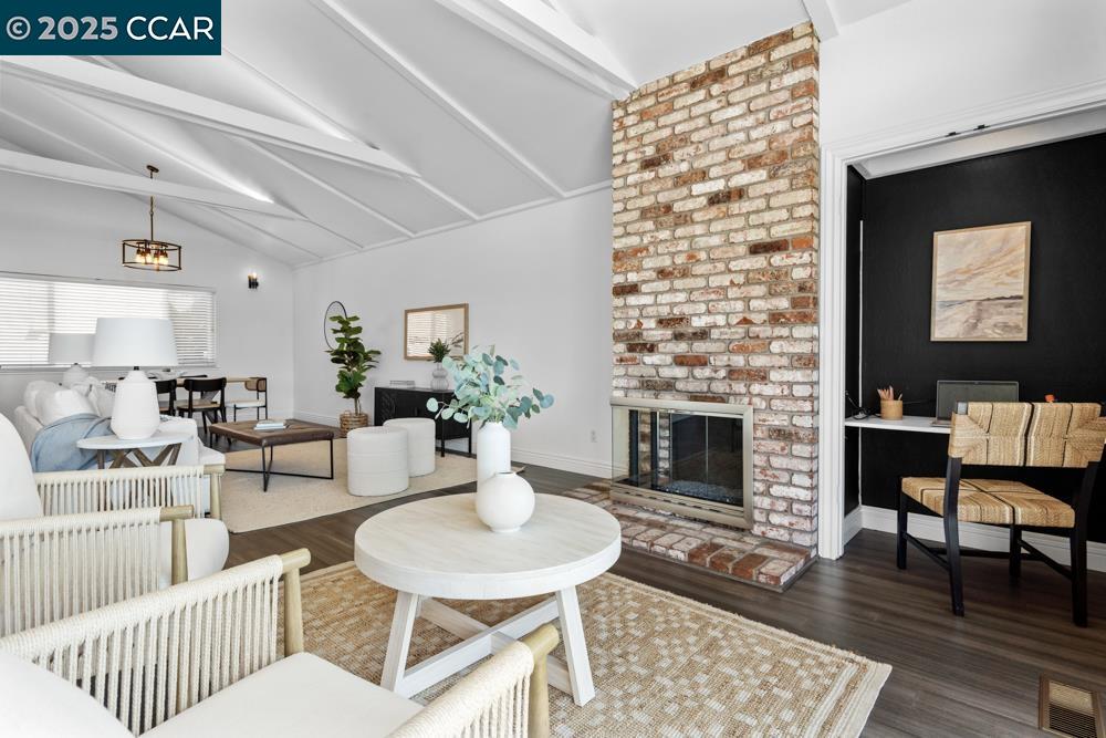 Detail Gallery Image 6 of 48 For 855 Portola Ave, Alameda,  CA 94501 - 2 Beds | 2 Baths