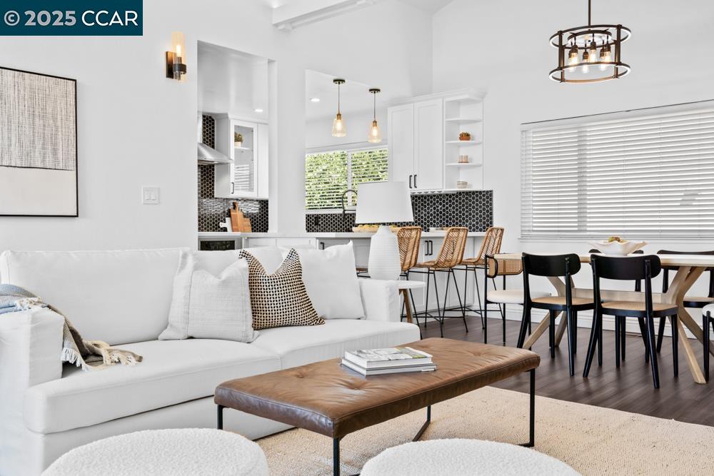 Detail Gallery Image 7 of 48 For 855 Portola Ave, Alameda,  CA 94501 - 2 Beds | 2 Baths