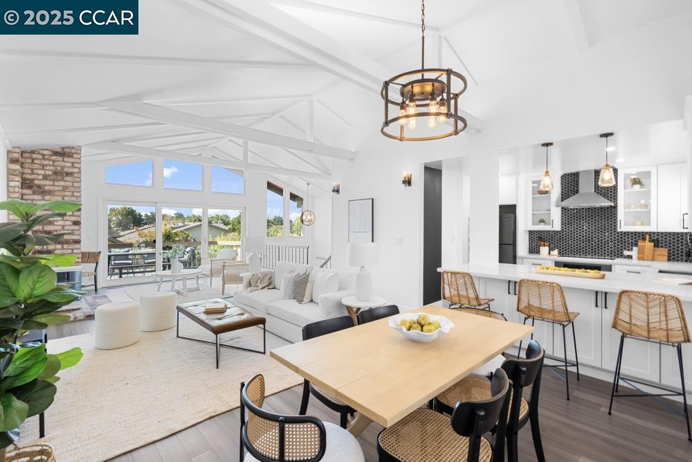 Detail Gallery Image 8 of 48 For 855 Portola Ave, Alameda,  CA 94501 - 2 Beds | 2 Baths