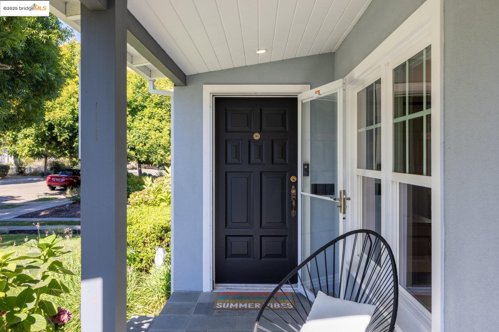 Detail Gallery Image 2 of 42 For 100 Covington St, Oakland,  CA 94605 - 3 Beds | 2 Baths