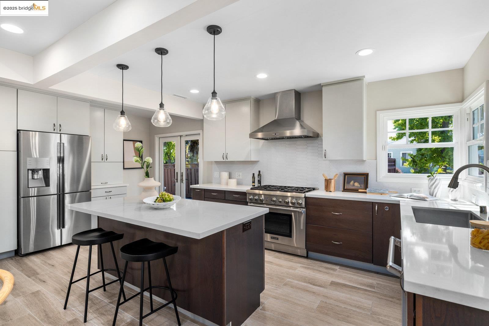 Detail Gallery Image 11 of 42 For 100 Covington St, Oakland,  CA 94605 - 3 Beds | 2 Baths