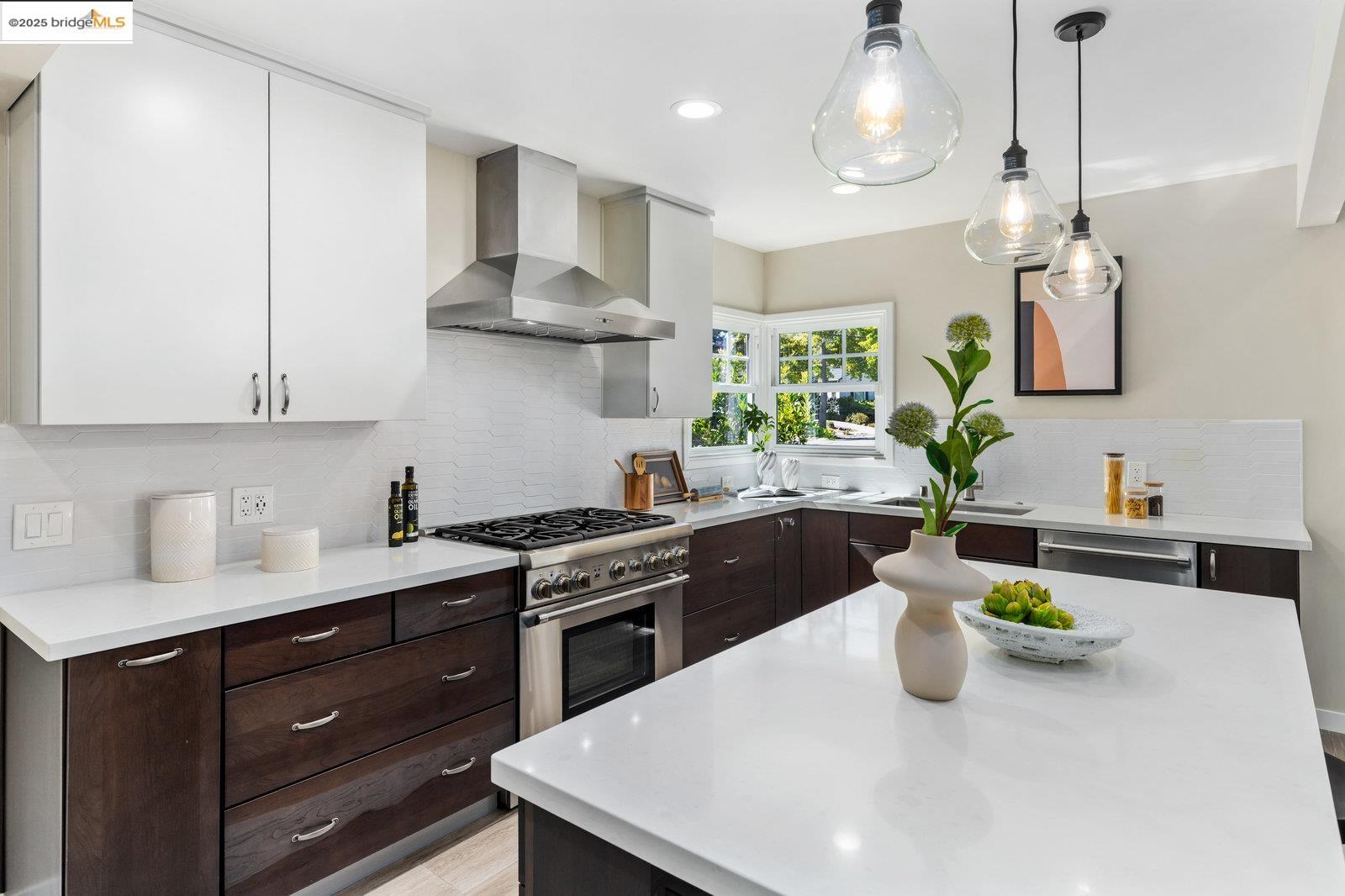 Detail Gallery Image 13 of 42 For 100 Covington St, Oakland,  CA 94605 - 3 Beds | 2 Baths