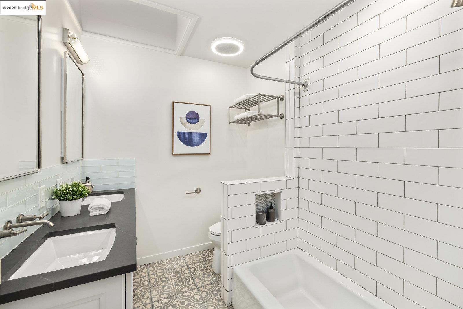 Detail Gallery Image 22 of 42 For 100 Covington St, Oakland,  CA 94605 - 3 Beds | 2 Baths