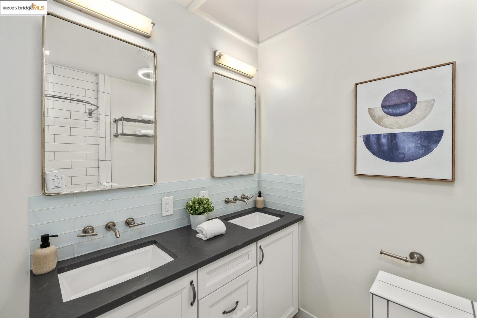 Detail Gallery Image 23 of 42 For 100 Covington St, Oakland,  CA 94605 - 3 Beds | 2 Baths