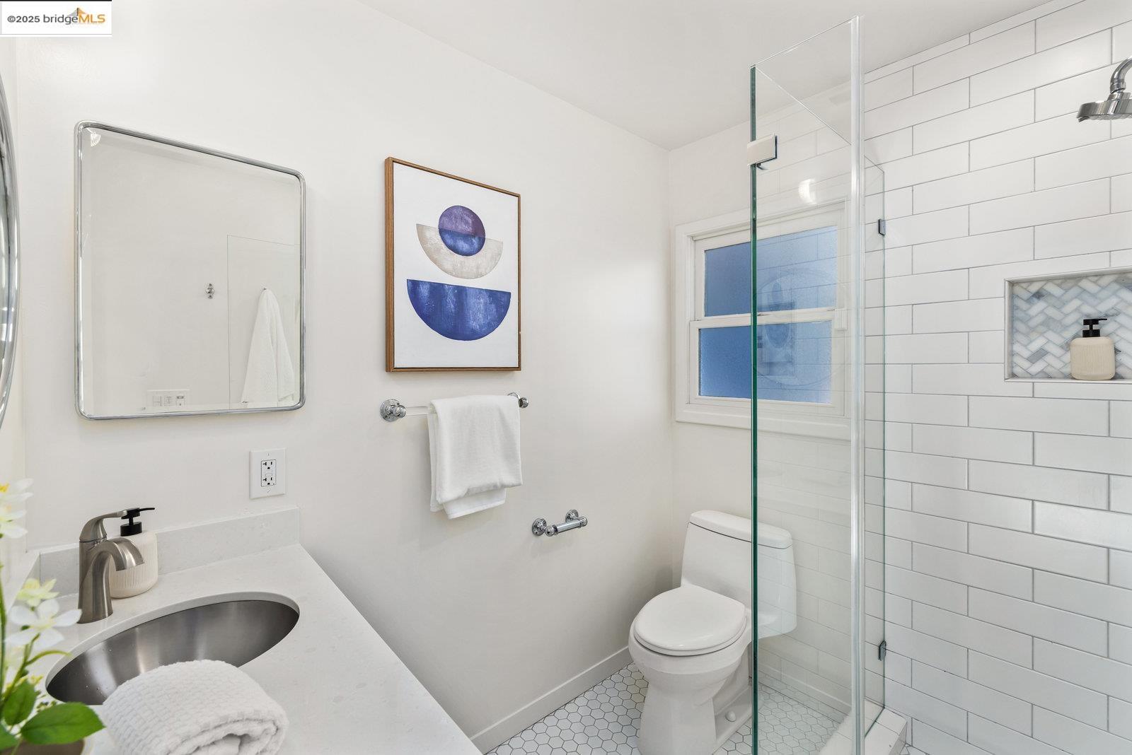 Detail Gallery Image 24 of 42 For 100 Covington St, Oakland,  CA 94605 - 3 Beds | 2 Baths