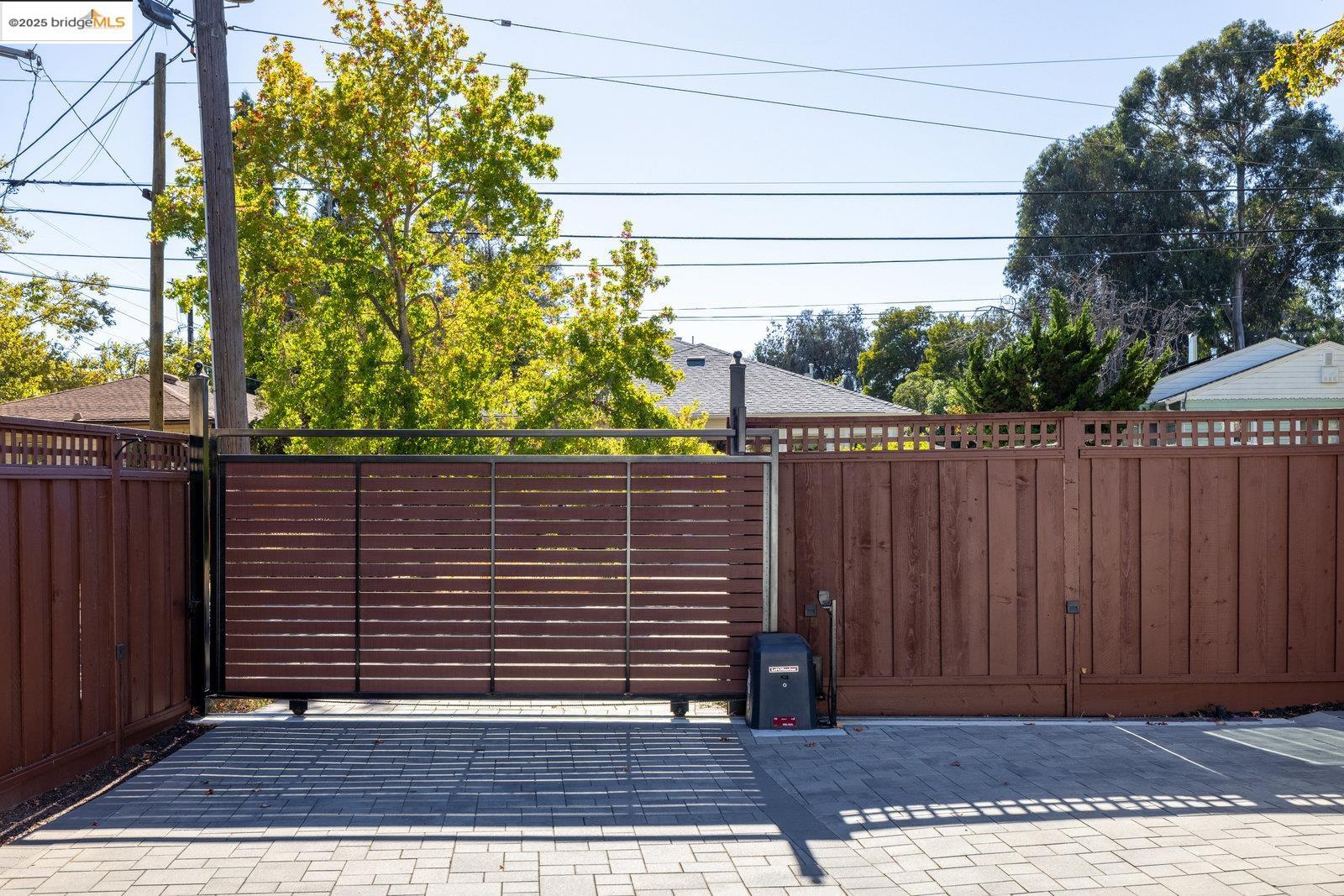 Detail Gallery Image 29 of 42 For 100 Covington St, Oakland,  CA 94605 - 3 Beds | 2 Baths