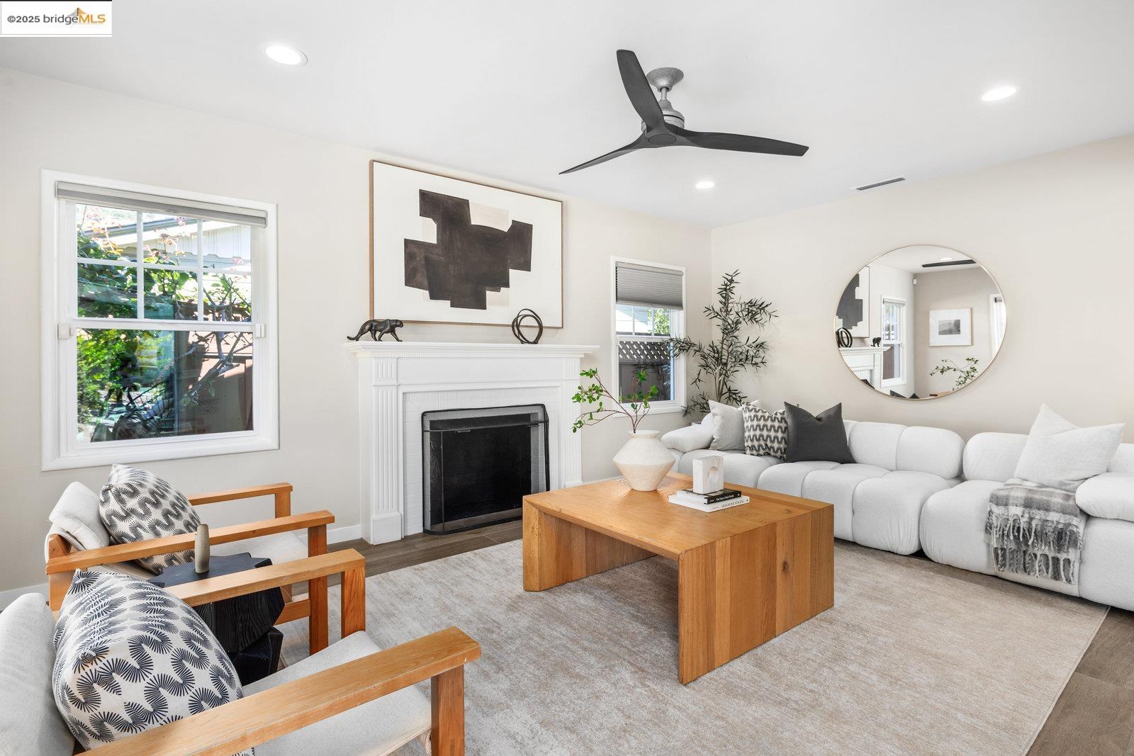 Detail Gallery Image 4 of 42 For 100 Covington St, Oakland,  CA 94605 - 3 Beds | 2 Baths