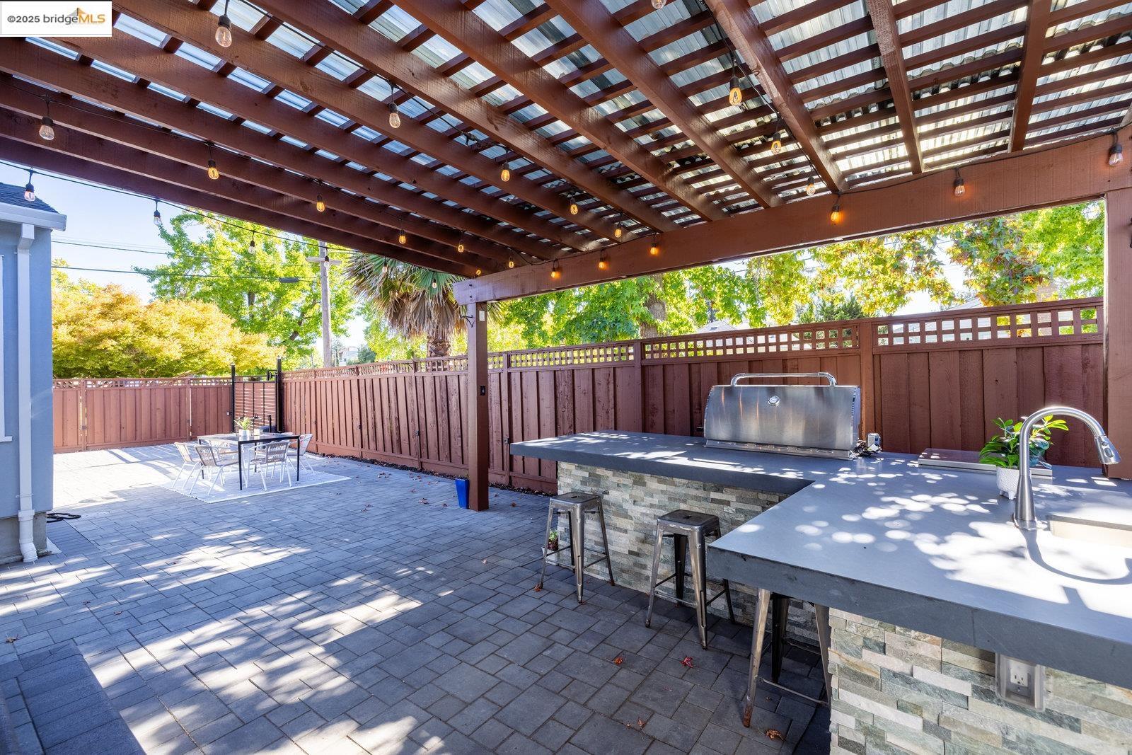 Detail Gallery Image 32 of 42 For 100 Covington St, Oakland,  CA 94605 - 3 Beds | 2 Baths