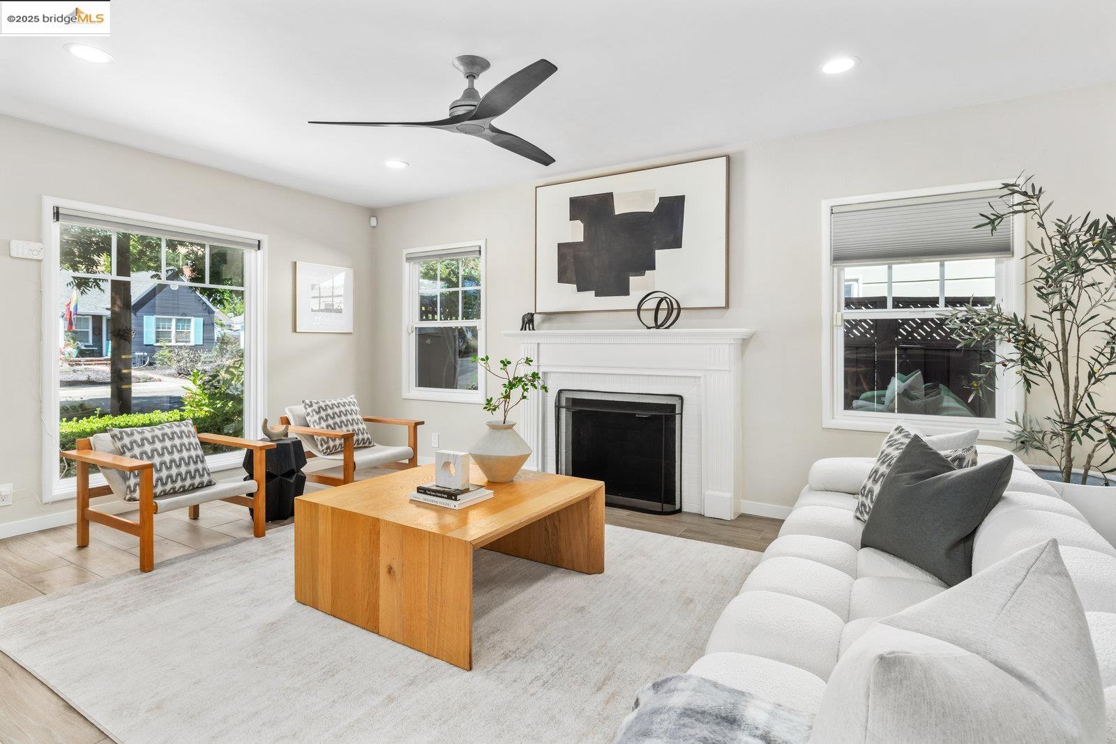 Detail Gallery Image 5 of 42 For 100 Covington St, Oakland,  CA 94605 - 3 Beds | 2 Baths