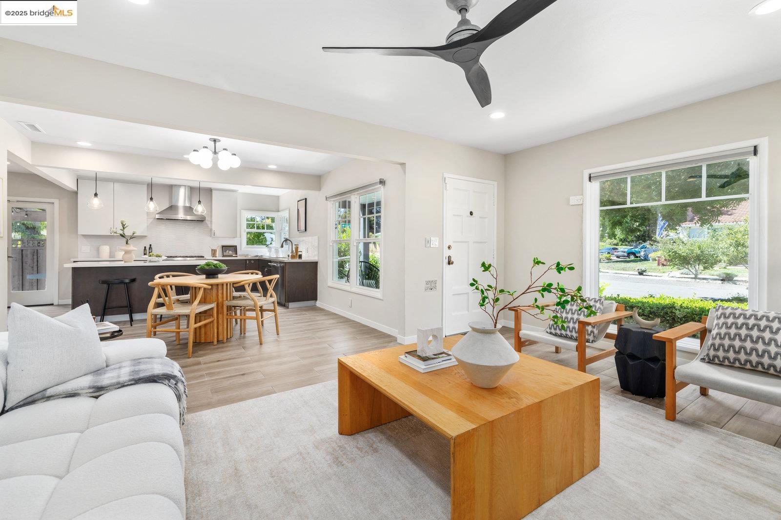Detail Gallery Image 6 of 42 For 100 Covington St, Oakland,  CA 94605 - 3 Beds | 2 Baths