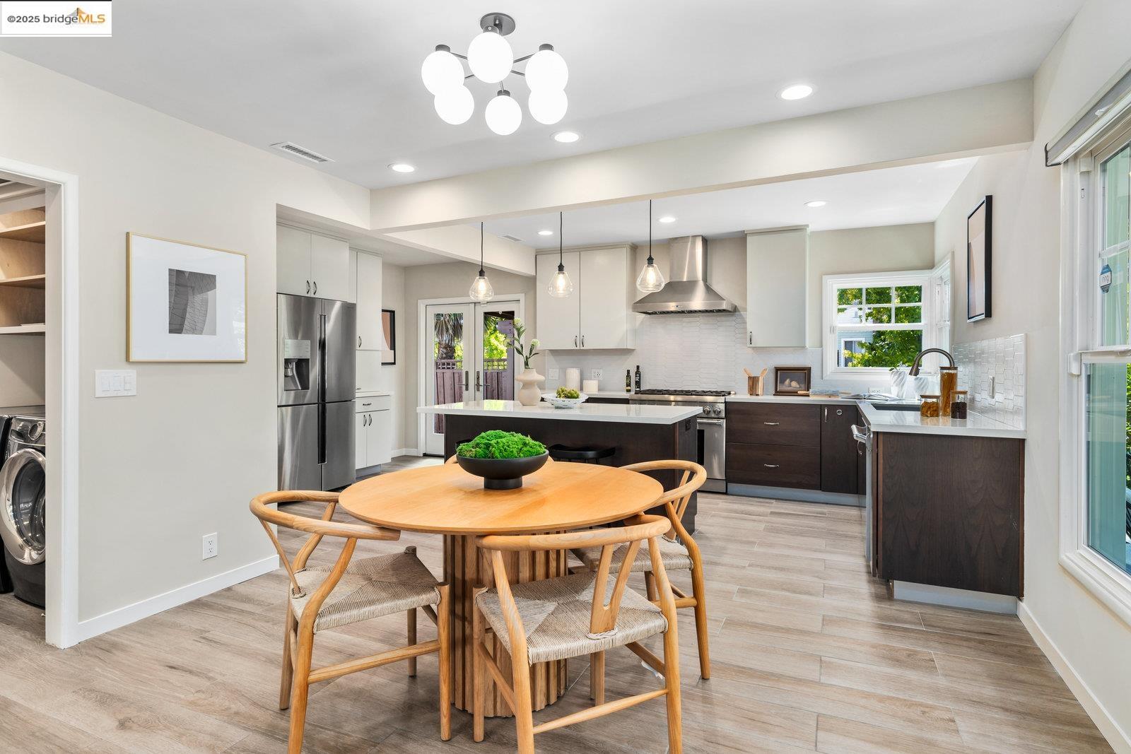 Detail Gallery Image 7 of 42 For 100 Covington St, Oakland,  CA 94605 - 3 Beds | 2 Baths
