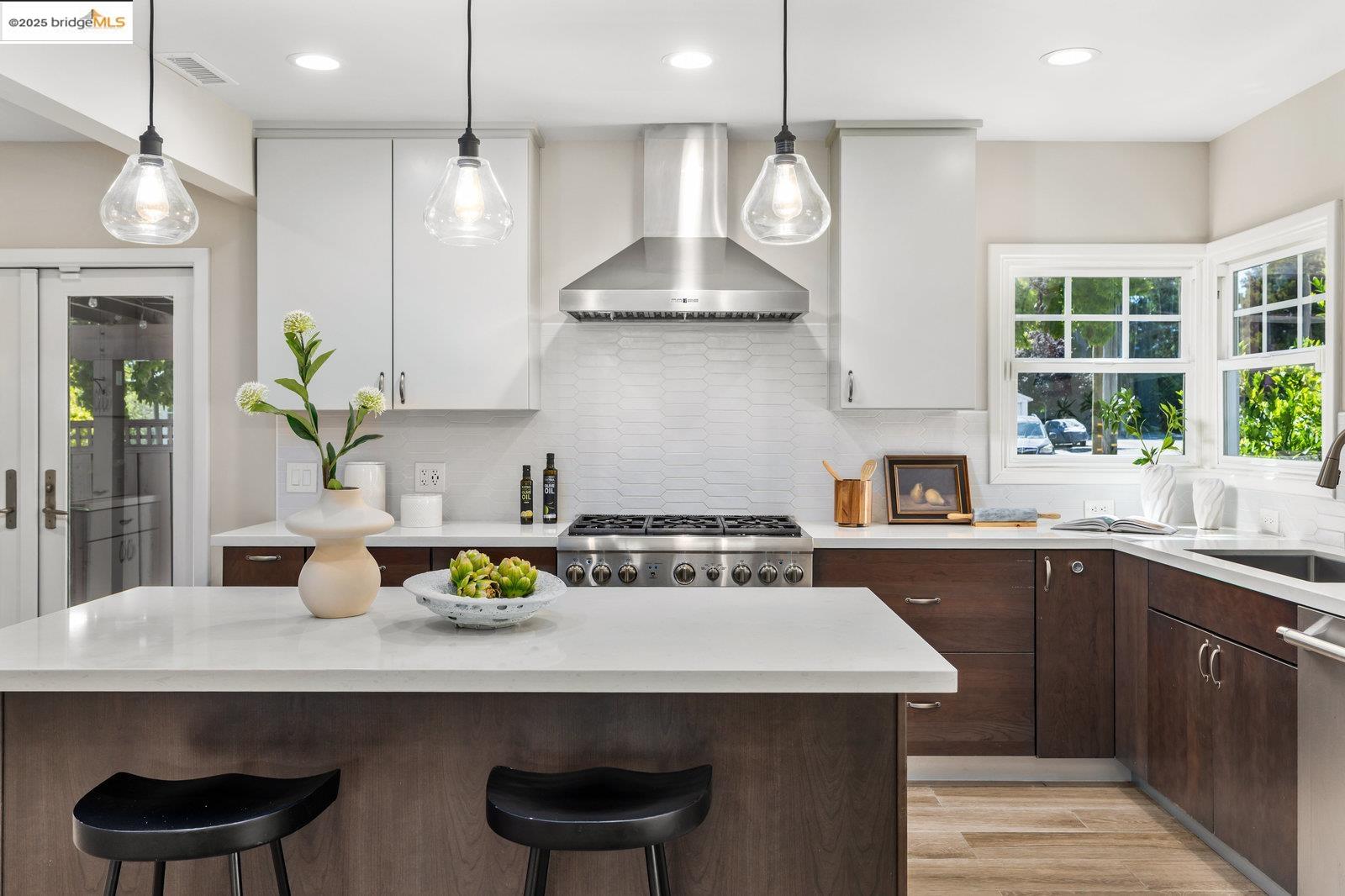 Detail Gallery Image 9 of 42 For 100 Covington St, Oakland,  CA 94605 - 3 Beds | 2 Baths