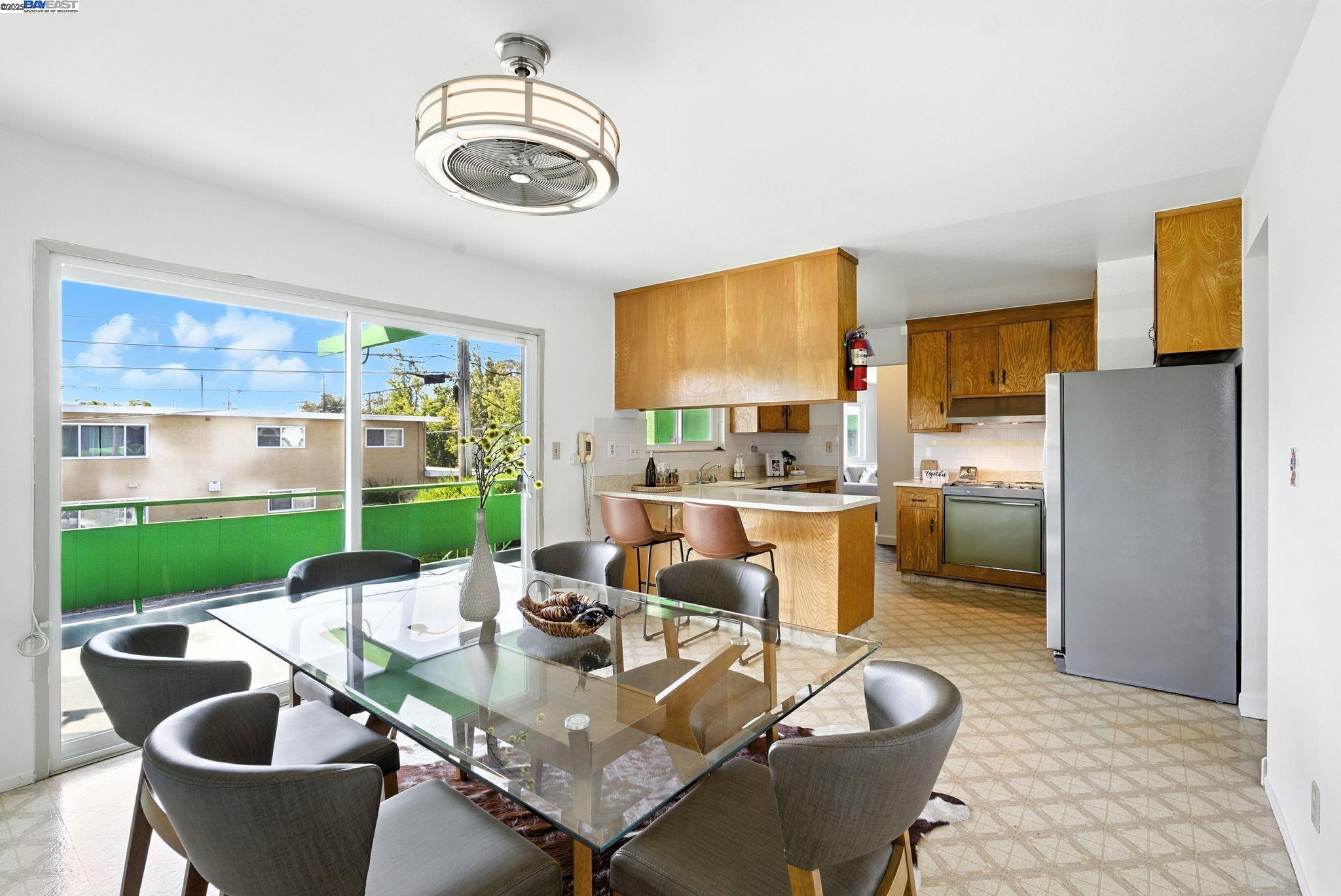 Detail Gallery Image 14 of 44 For 3101 61st Ave, Oakland,  CA 94605 - 9 Beds | 5 Baths