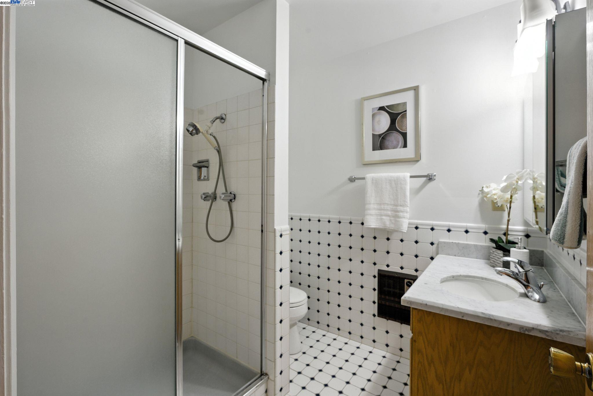 Detail Gallery Image 27 of 44 For 3101 61st Ave, Oakland,  CA 94605 - 9 Beds | 5 Baths
