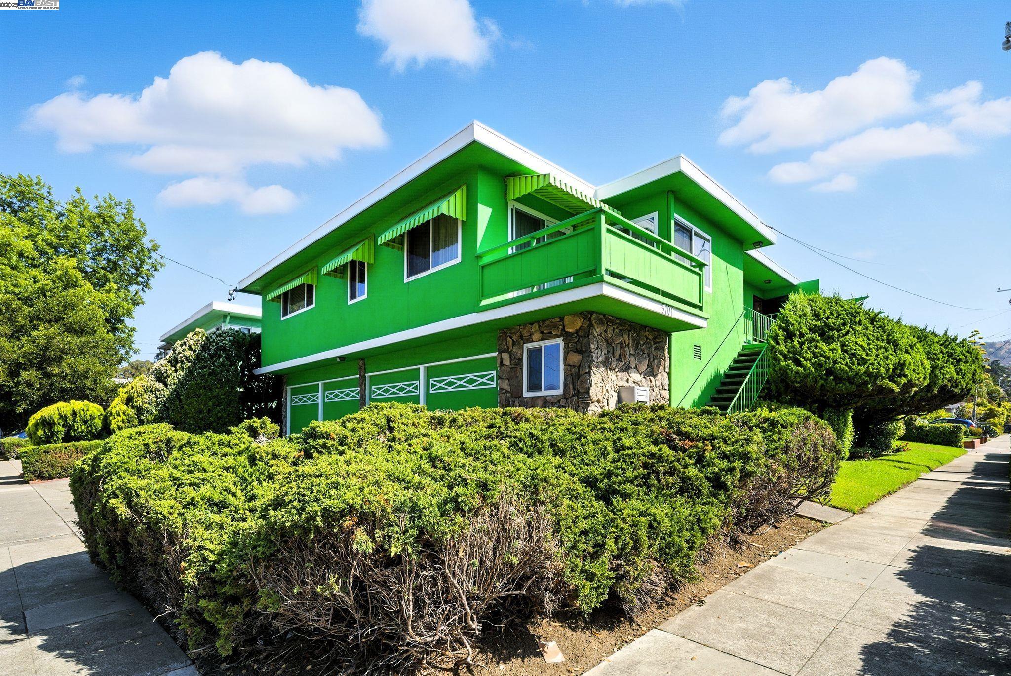 Detail Gallery Image 4 of 44 For 3101 61st Ave, Oakland,  CA 94605 - 9 Beds | 5 Baths
