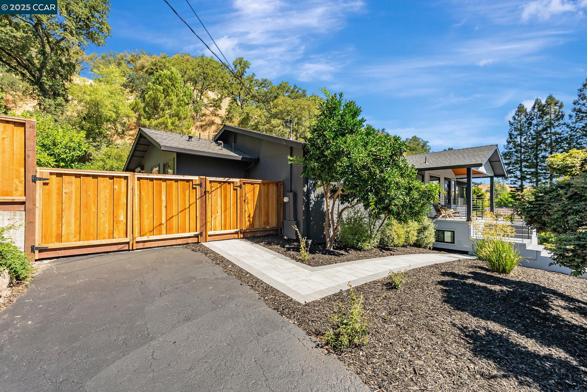 Detail Gallery Image 6 of 48 For 1612 Cervato Cir, Alamo,  CA 94507 - 4 Beds | 2/1 Baths