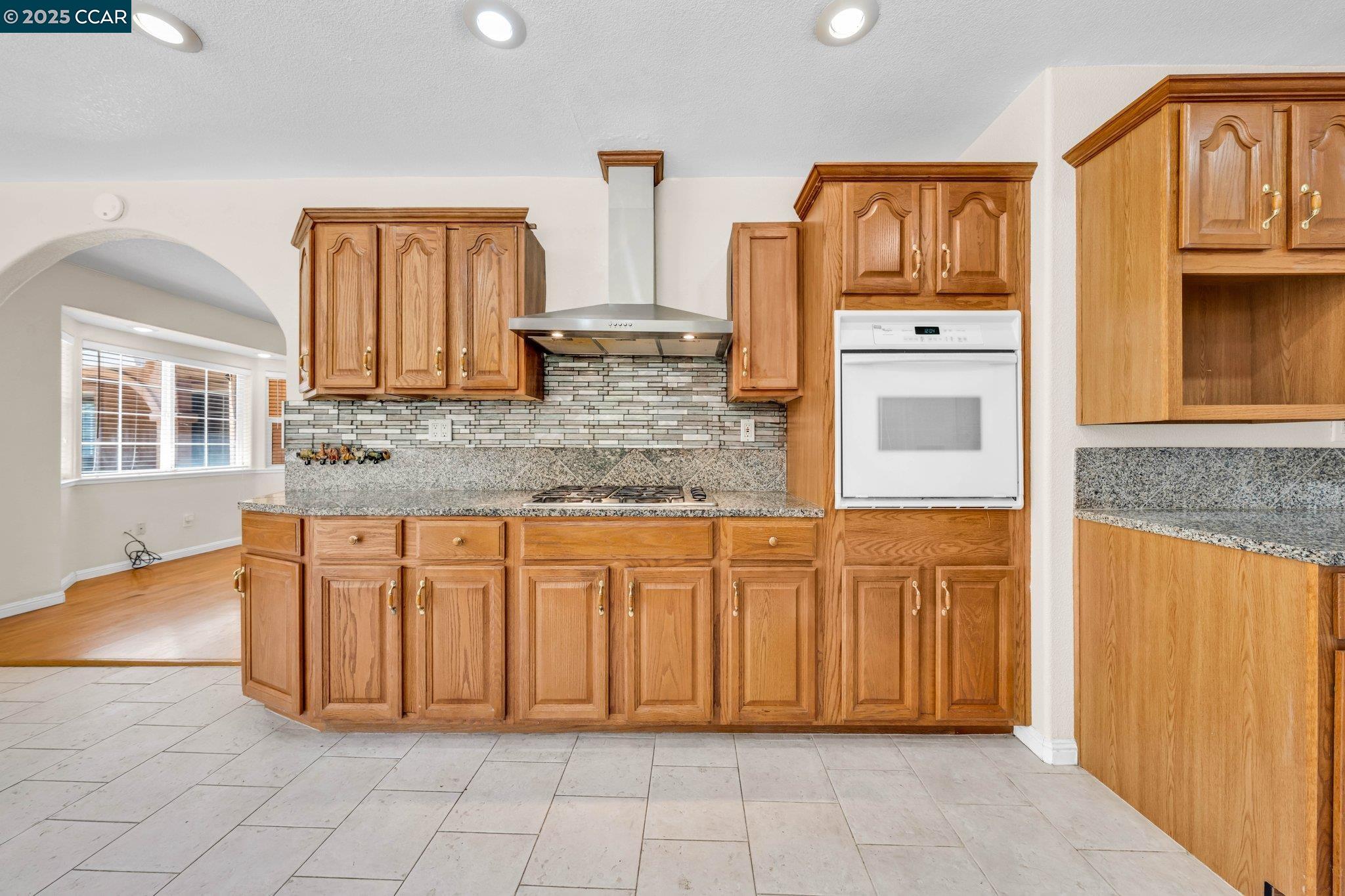 Detail Gallery Image 14 of 57 For 18127 Madison Ave, Castro Valley,  CA 94546 - 9 Beds | 5/1 Baths