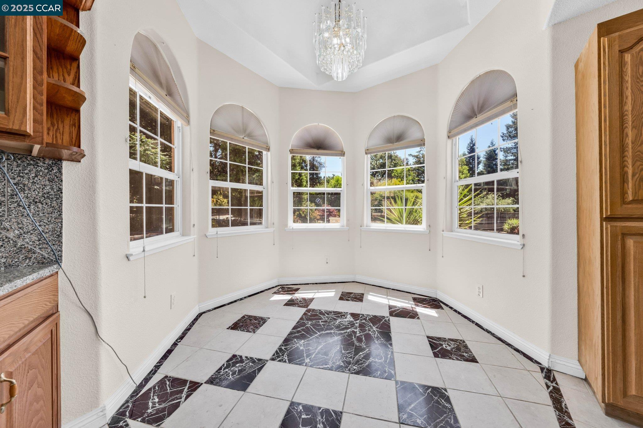 Detail Gallery Image 15 of 57 For 18127 Madison Ave, Castro Valley,  CA 94546 - 9 Beds | 5/1 Baths