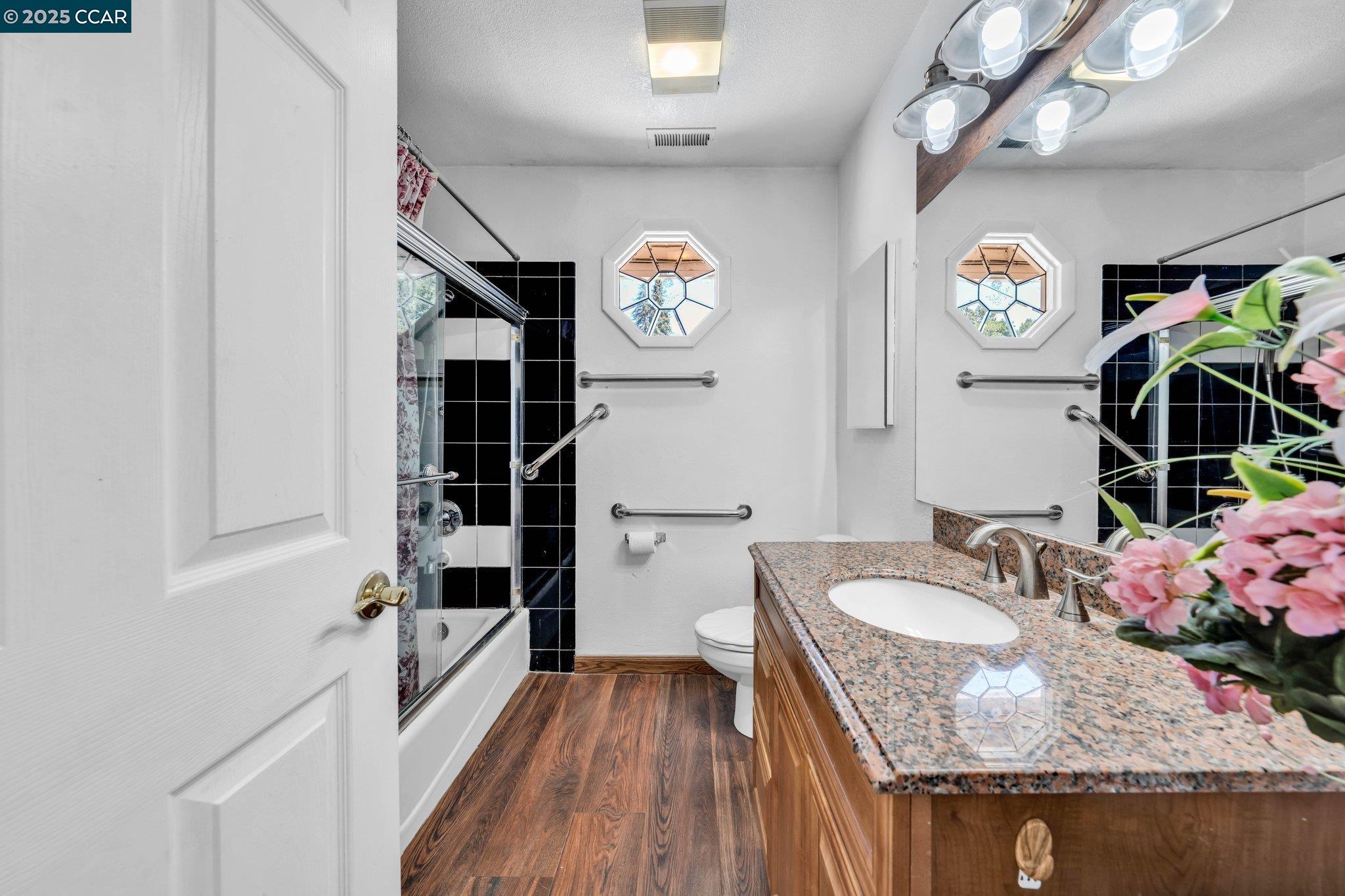 Detail Gallery Image 17 of 57 For 18127 Madison Ave, Castro Valley,  CA 94546 - 9 Beds | 5/1 Baths