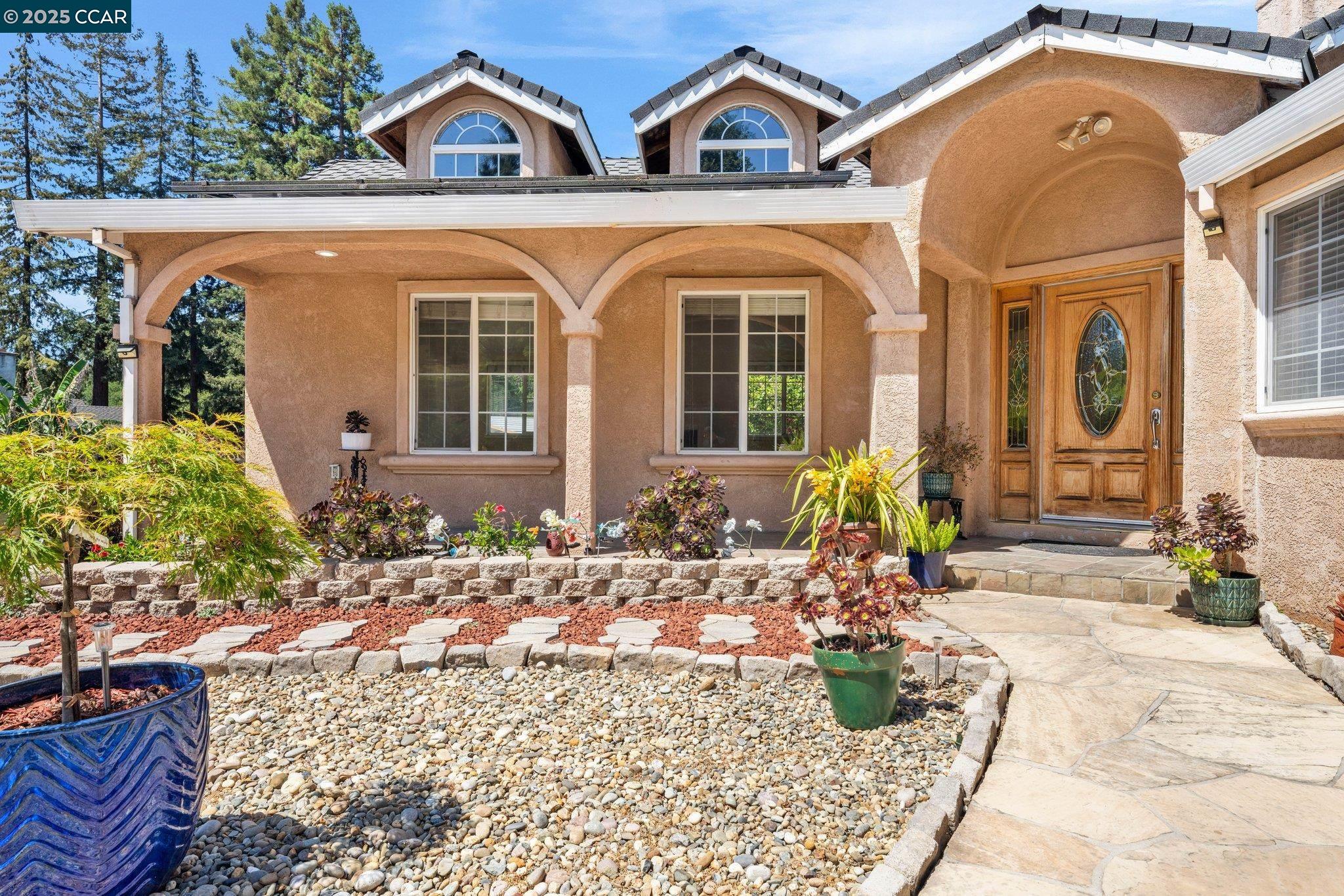 Detail Gallery Image 3 of 57 For 18127 Madison Ave, Castro Valley,  CA 94546 - 9 Beds | 5/1 Baths