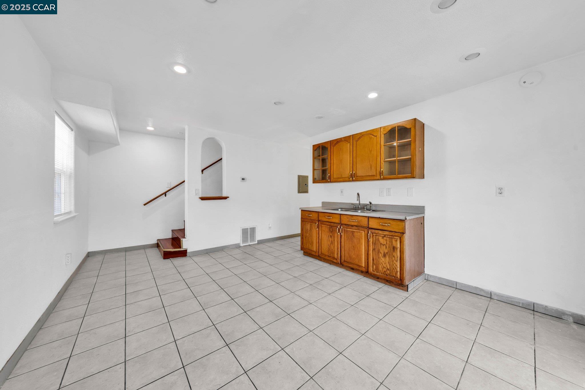 Detail Gallery Image 22 of 57 For 18127 Madison Ave, Castro Valley,  CA 94546 - 9 Beds | 5/1 Baths