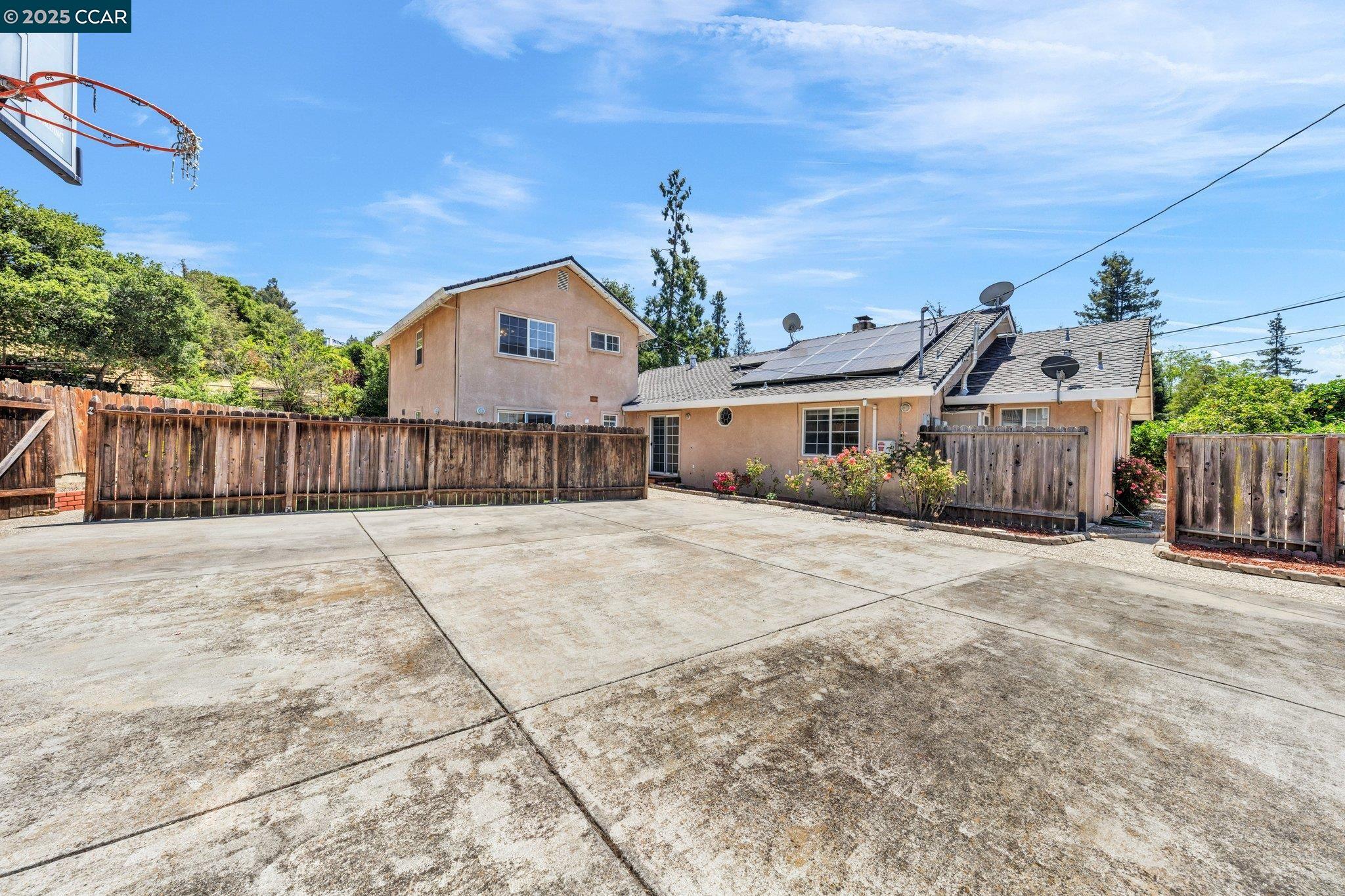 Detail Gallery Image 29 of 57 For 18127 Madison Ave, Castro Valley,  CA 94546 - 9 Beds | 5/1 Baths