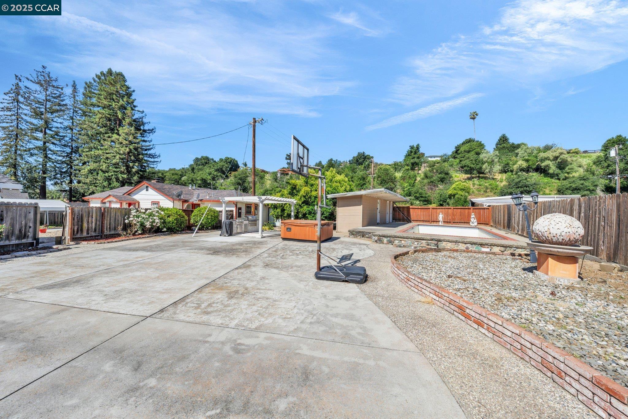 Detail Gallery Image 33 of 57 For 18127 Madison Ave, Castro Valley,  CA 94546 - 9 Beds | 5/1 Baths