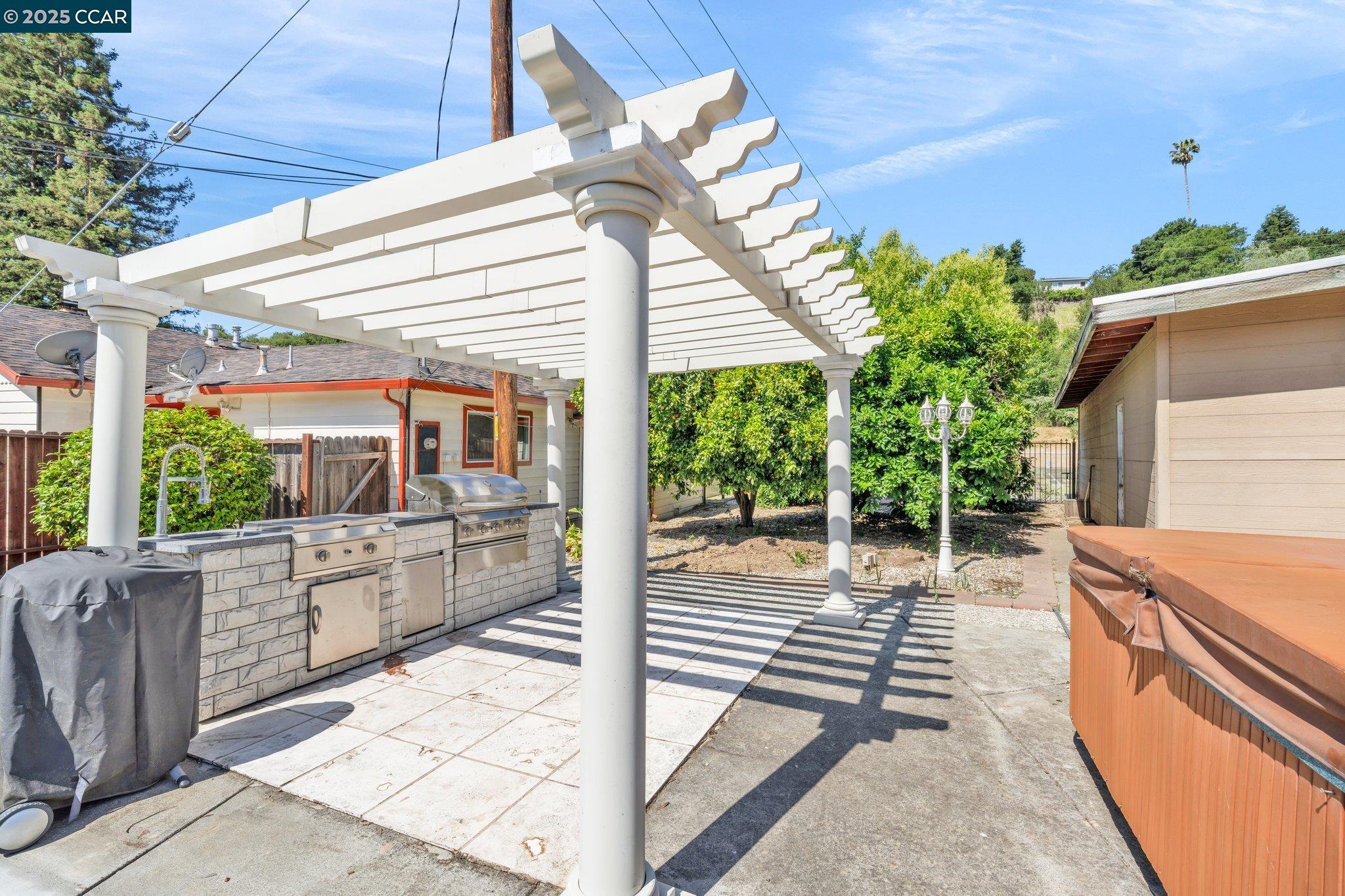Detail Gallery Image 35 of 57 For 18127 Madison Ave, Castro Valley,  CA 94546 - 9 Beds | 5/1 Baths