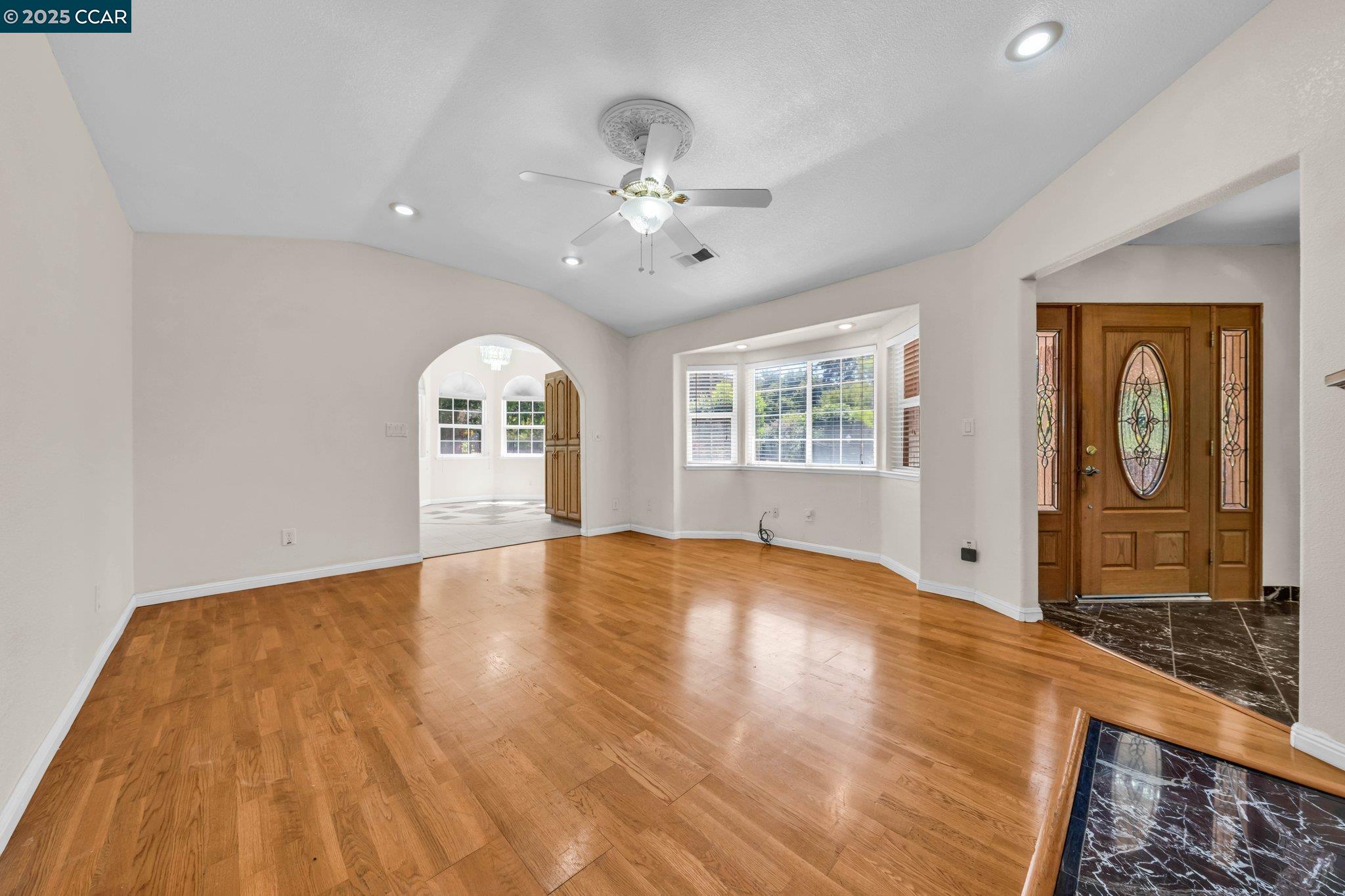 Detail Gallery Image 6 of 57 For 18127 Madison Ave, Castro Valley,  CA 94546 - 9 Beds | 5/1 Baths