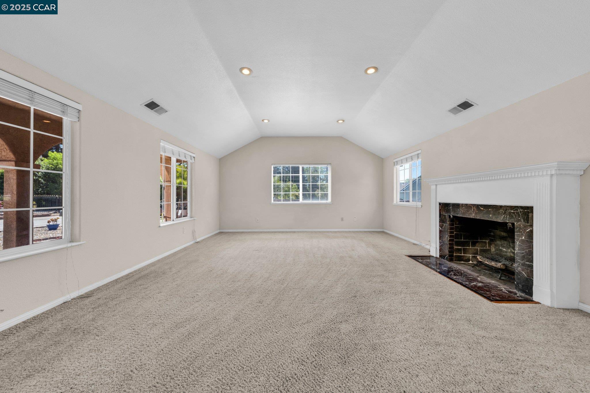 Detail Gallery Image 8 of 57 For 18127 Madison Ave, Castro Valley,  CA 94546 - 9 Beds | 5/1 Baths