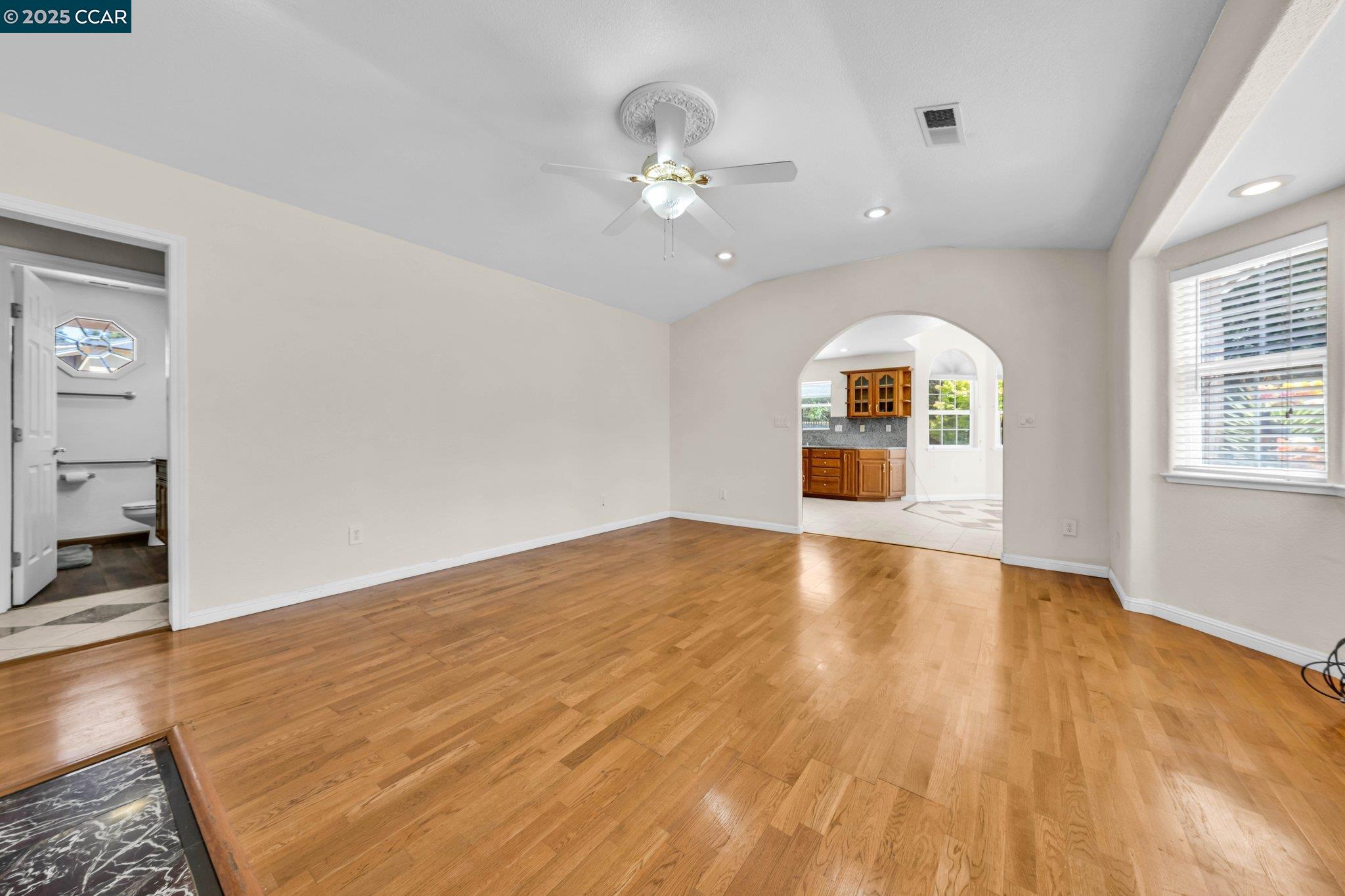 Detail Gallery Image 9 of 57 For 18127 Madison Ave, Castro Valley,  CA 94546 - 9 Beds | 5/1 Baths
