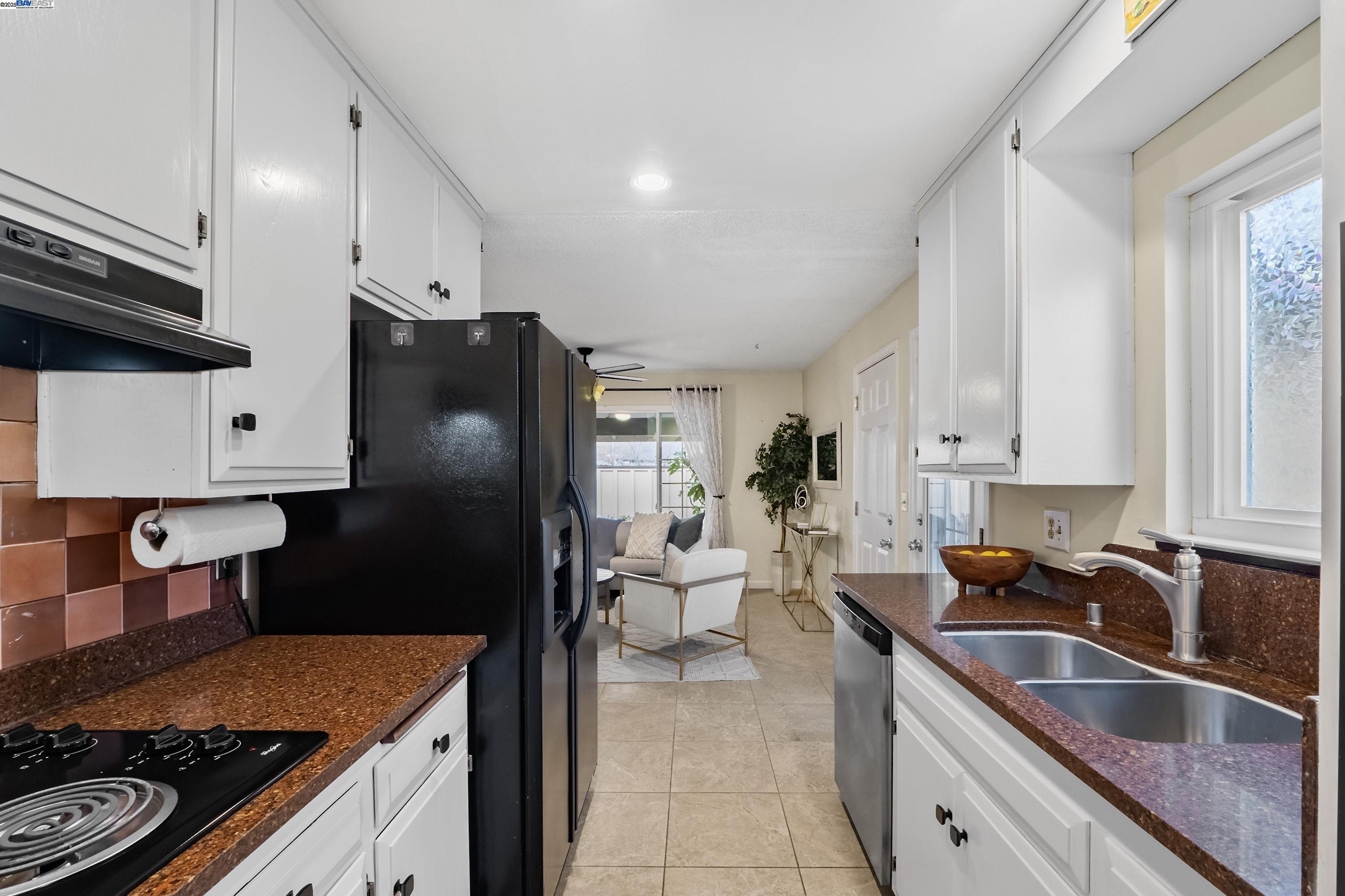 Detail Gallery Image 11 of 43 For 7476 Brookdale Ct, Dublin,  CA 94568 - 3 Beds | 2 Baths