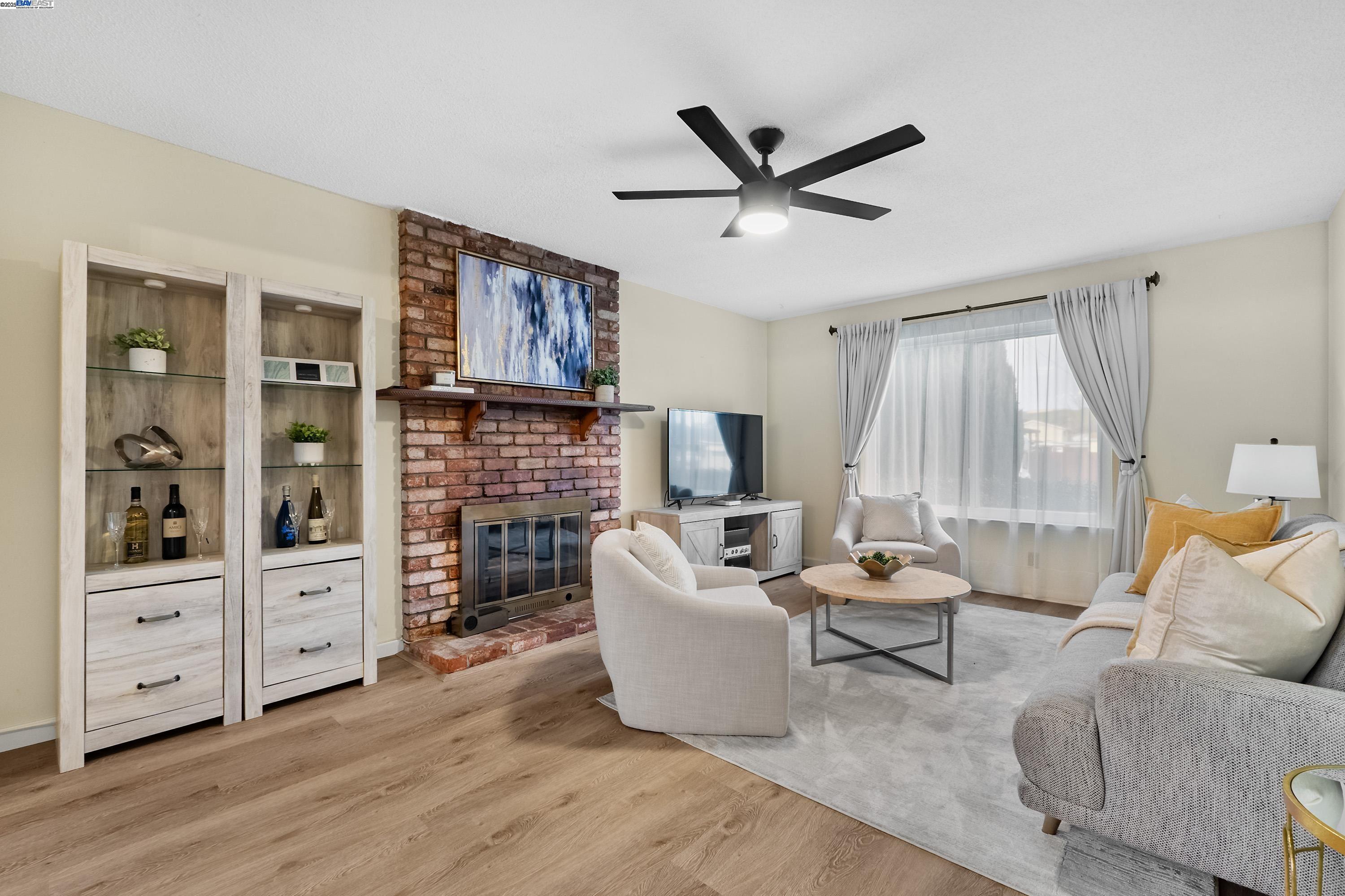 Detail Gallery Image 3 of 43 For 7476 Brookdale Ct, Dublin,  CA 94568 - 3 Beds | 2 Baths