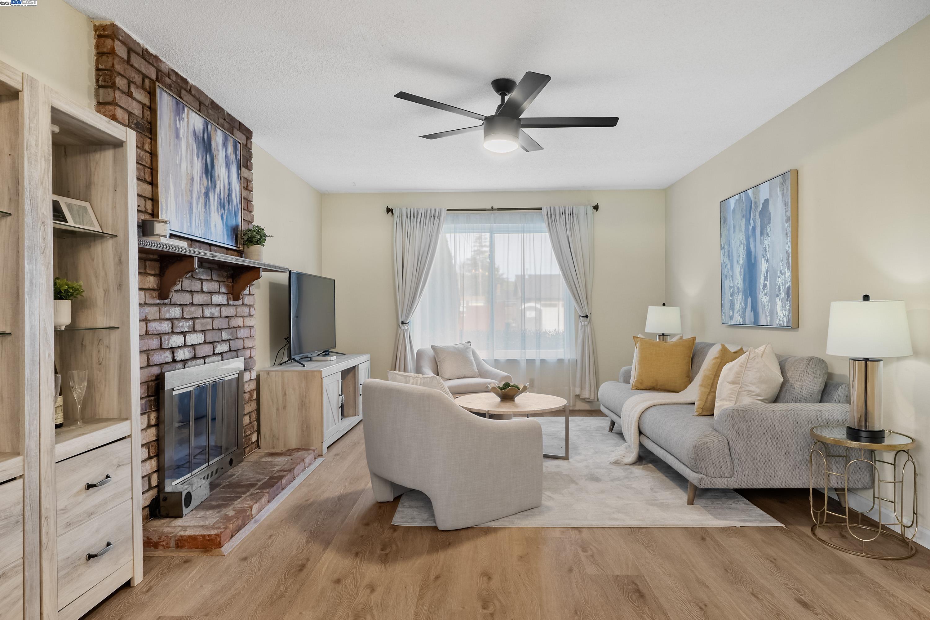 Detail Gallery Image 4 of 43 For 7476 Brookdale Ct, Dublin,  CA 94568 - 3 Beds | 2 Baths