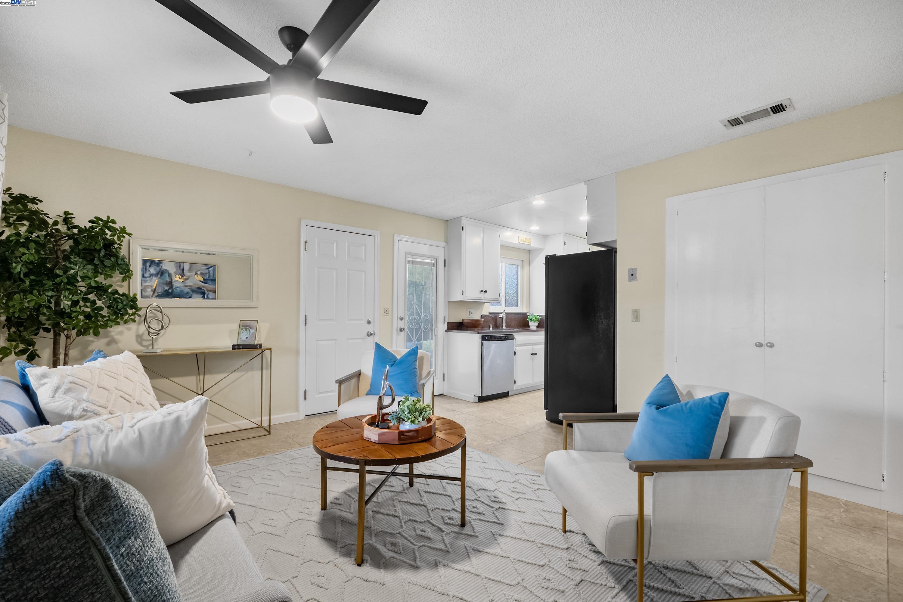 Detail Gallery Image 9 of 43 For 7476 Brookdale Ct, Dublin,  CA 94568 - 3 Beds | 2 Baths