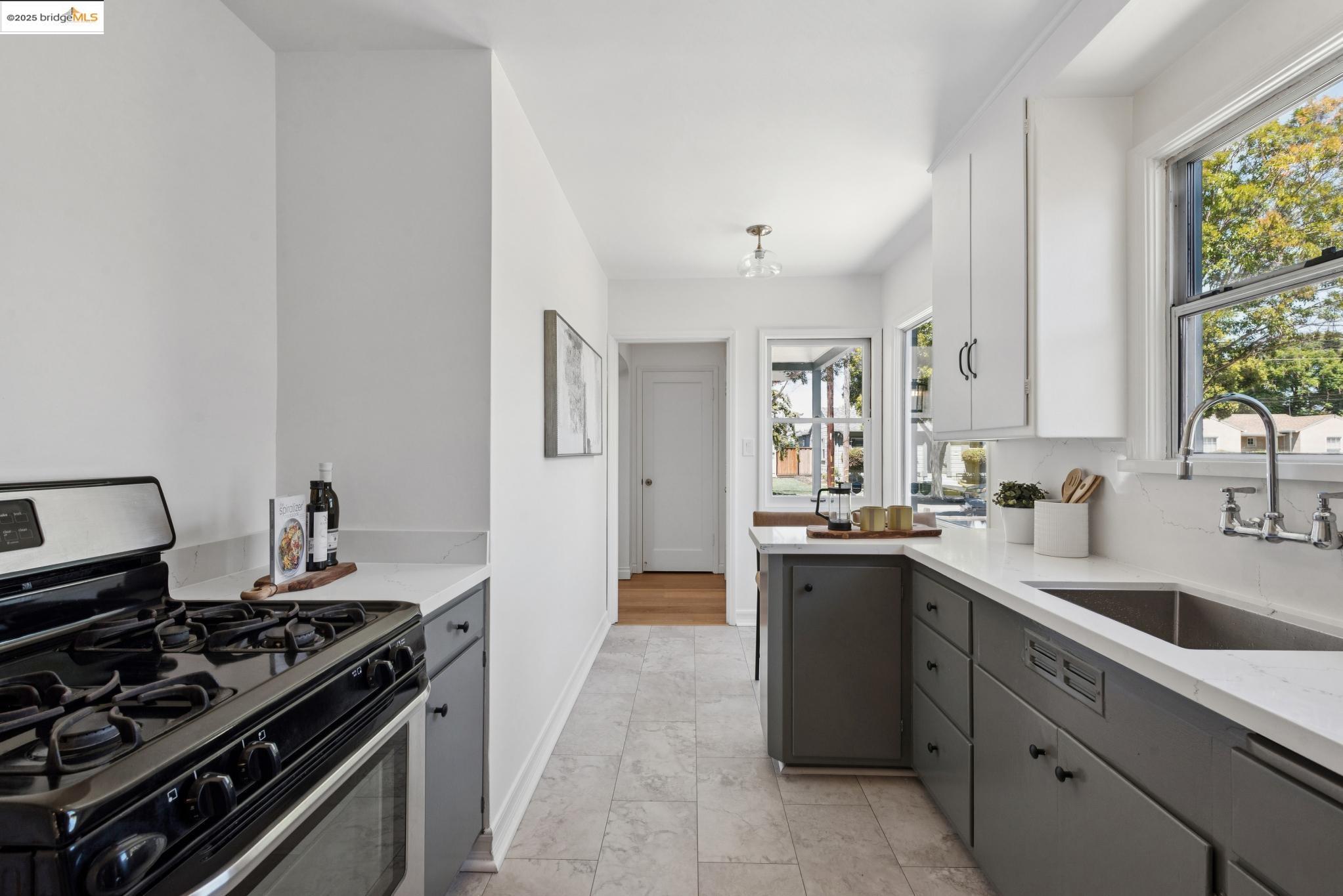 Detail Gallery Image 23 of 60 For 373 Farrelly Drive, San Leandro,  CA 94577 - 3 Beds | 2 Baths