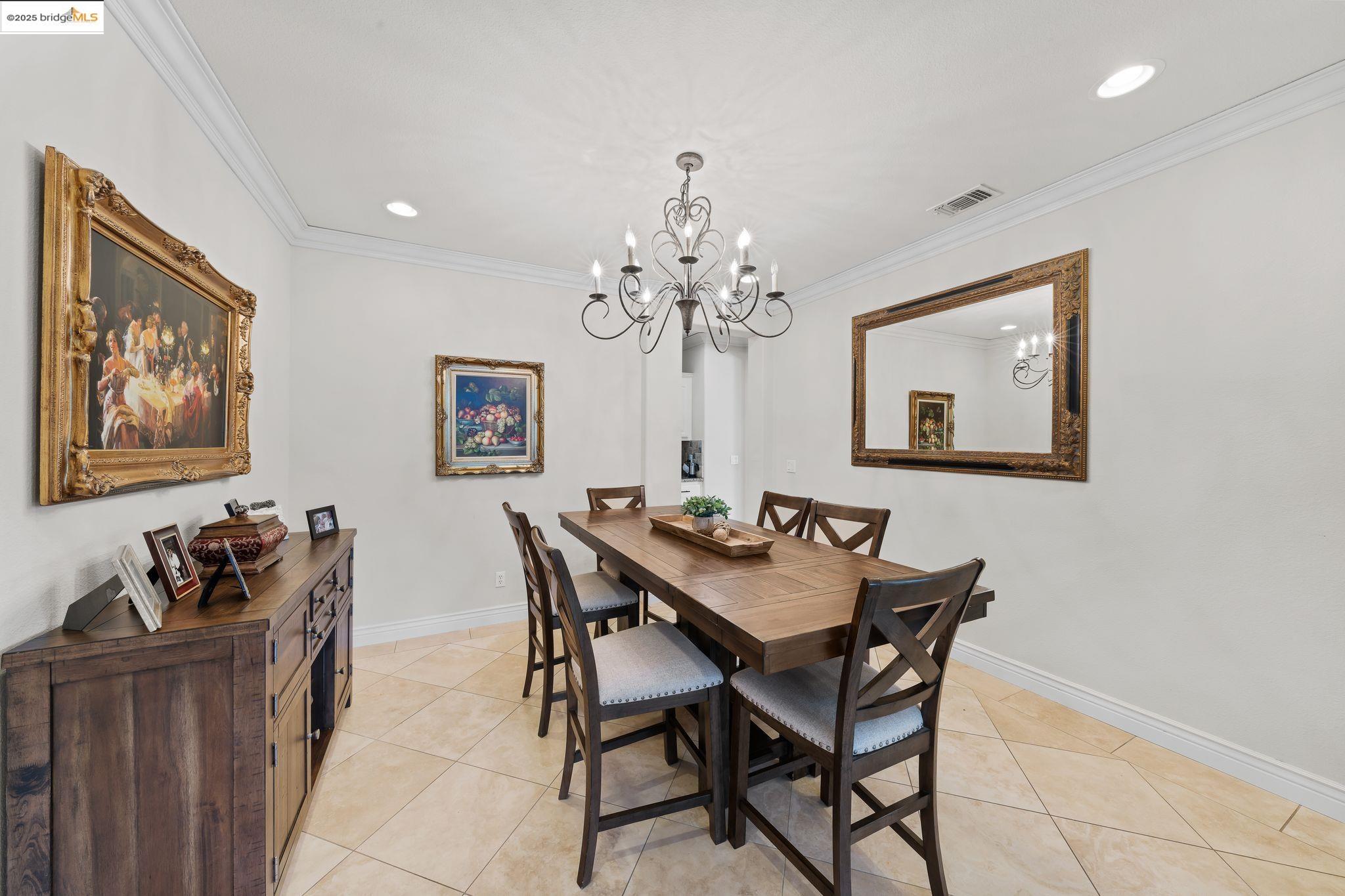 Detail Gallery Image 11 of 44 For 6900 New Melones Cir, Discovery Bay,  CA 94505 - 5 Beds | 4 Baths