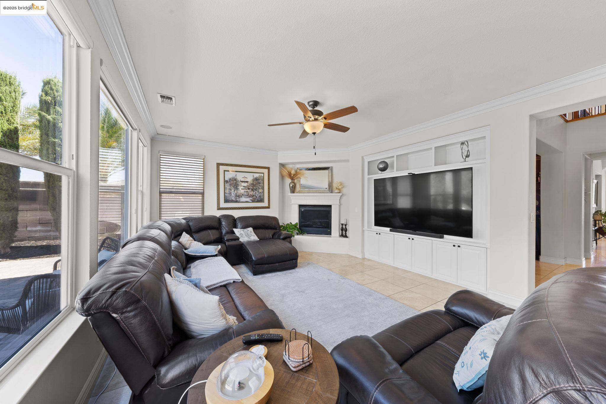 Detail Gallery Image 13 of 44 For 6900 New Melones Cir, Discovery Bay,  CA 94505 - 5 Beds | 4 Baths