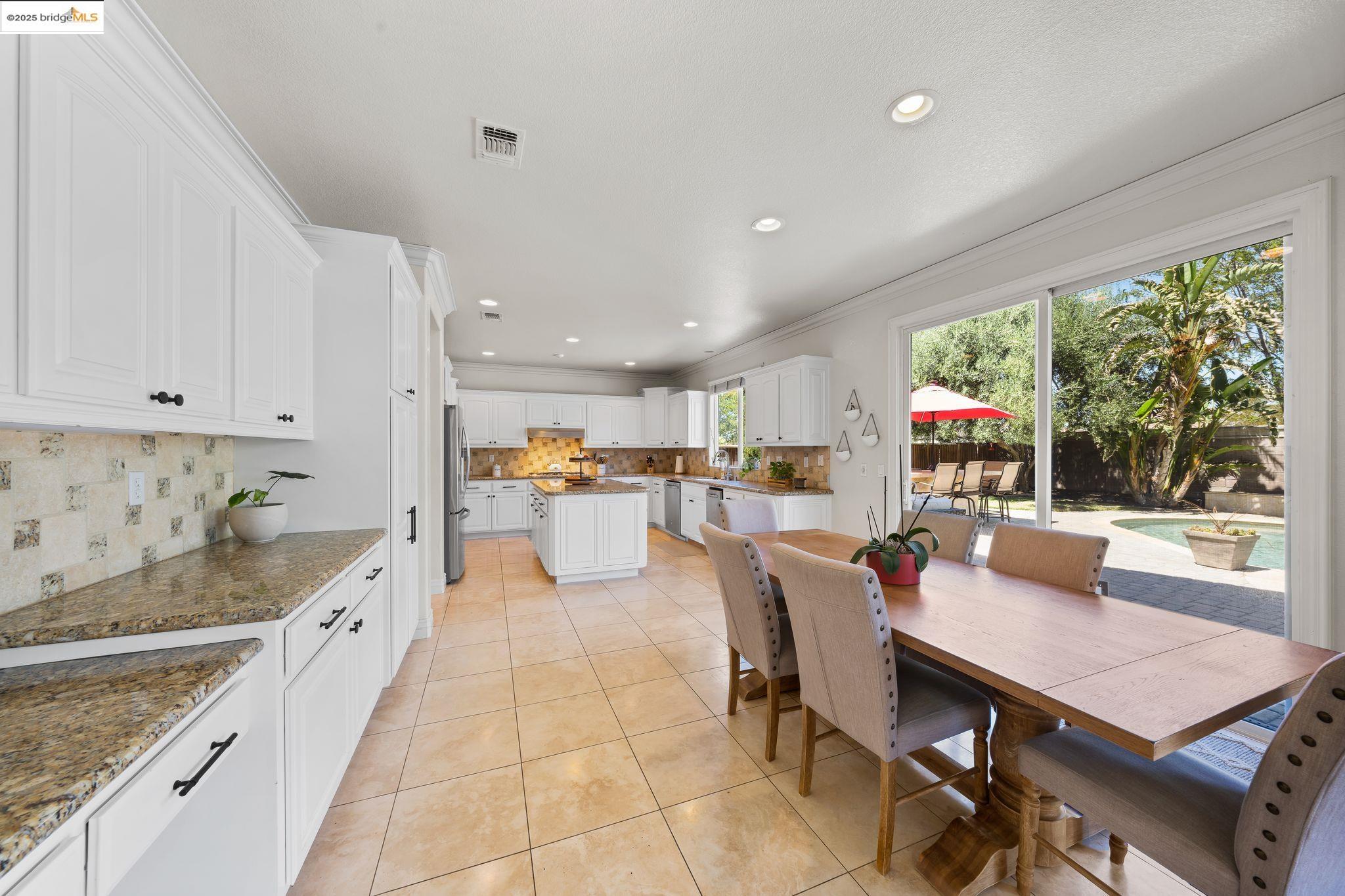 Detail Gallery Image 15 of 44 For 6900 New Melones Cir, Discovery Bay,  CA 94505 - 5 Beds | 4 Baths