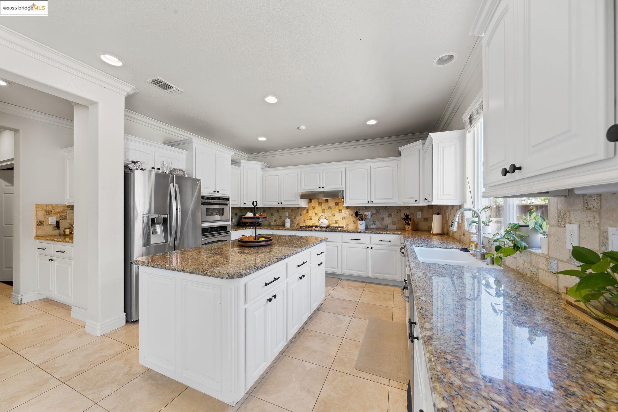 Detail Gallery Image 16 of 44 For 6900 New Melones Cir, Discovery Bay,  CA 94505 - 5 Beds | 4 Baths