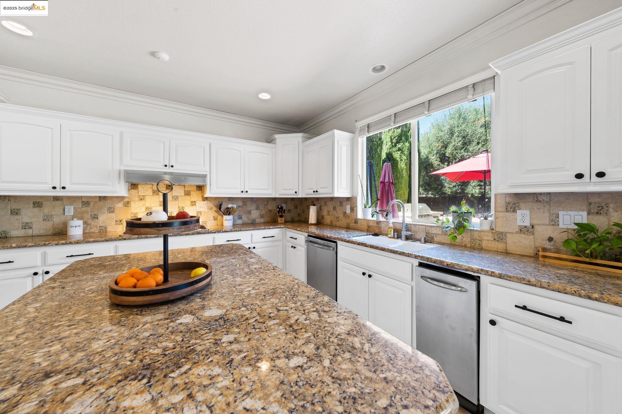 Detail Gallery Image 18 of 44 For 6900 New Melones Cir, Discovery Bay,  CA 94505 - 5 Beds | 4 Baths