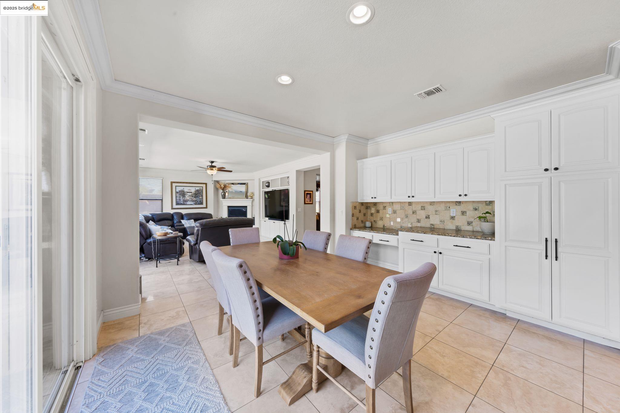 Detail Gallery Image 19 of 44 For 6900 New Melones Cir, Discovery Bay,  CA 94505 - 5 Beds | 4 Baths