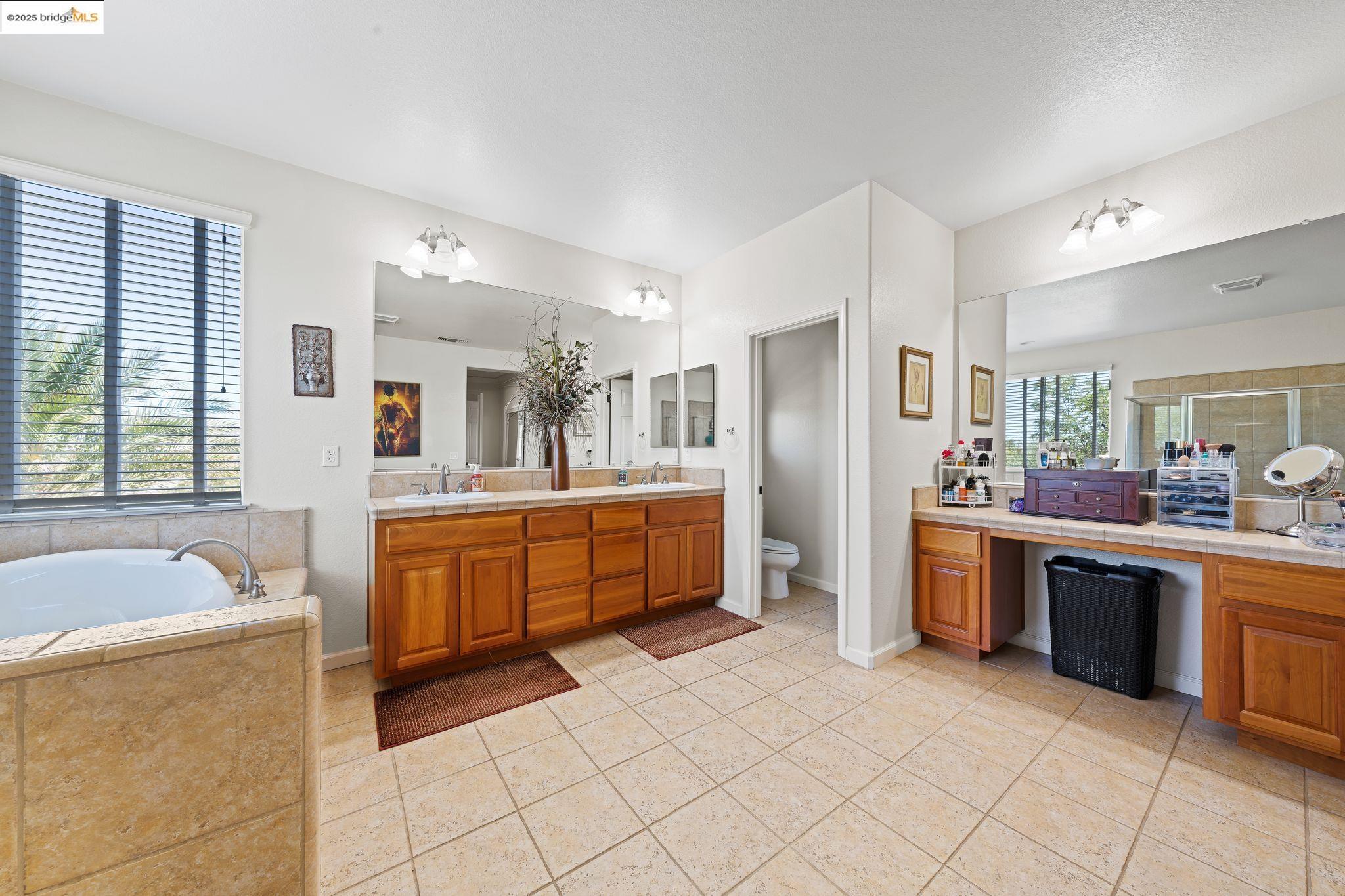 Detail Gallery Image 28 of 44 For 6900 New Melones Cir, Discovery Bay,  CA 94505 - 5 Beds | 4 Baths